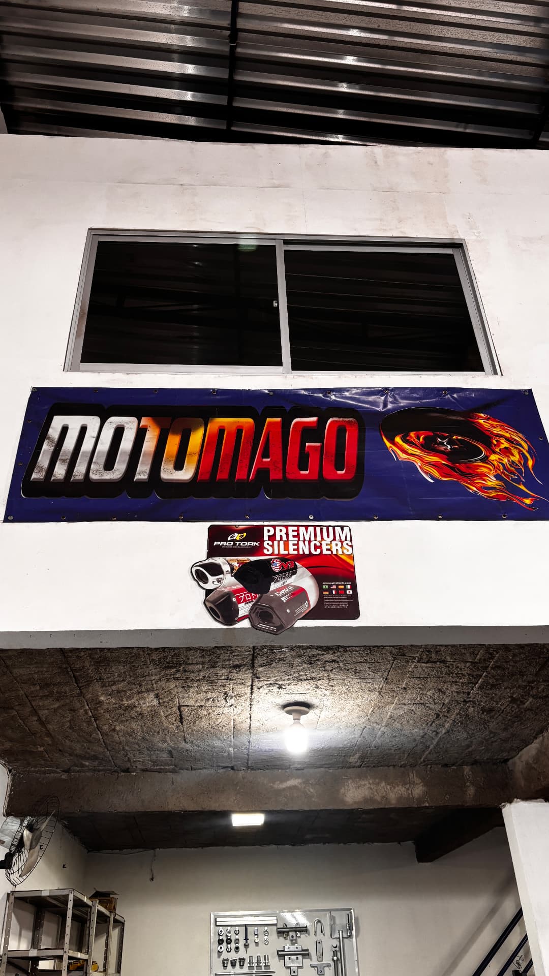 Banner Moto Mago dentro da loja